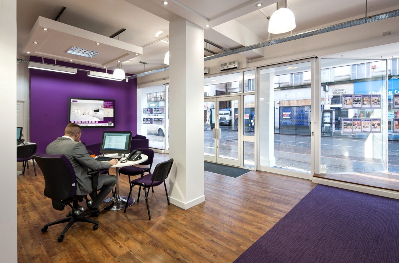How Office Screens Portray Company Culture Screencloud How Office Screens Portray Company Culture